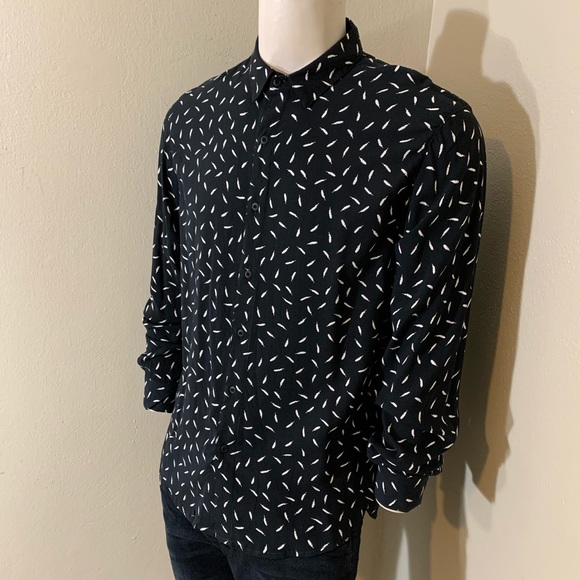 Forever 21 Men’s Feather Print Long Sleeve Shirt - Picture 3 of 9